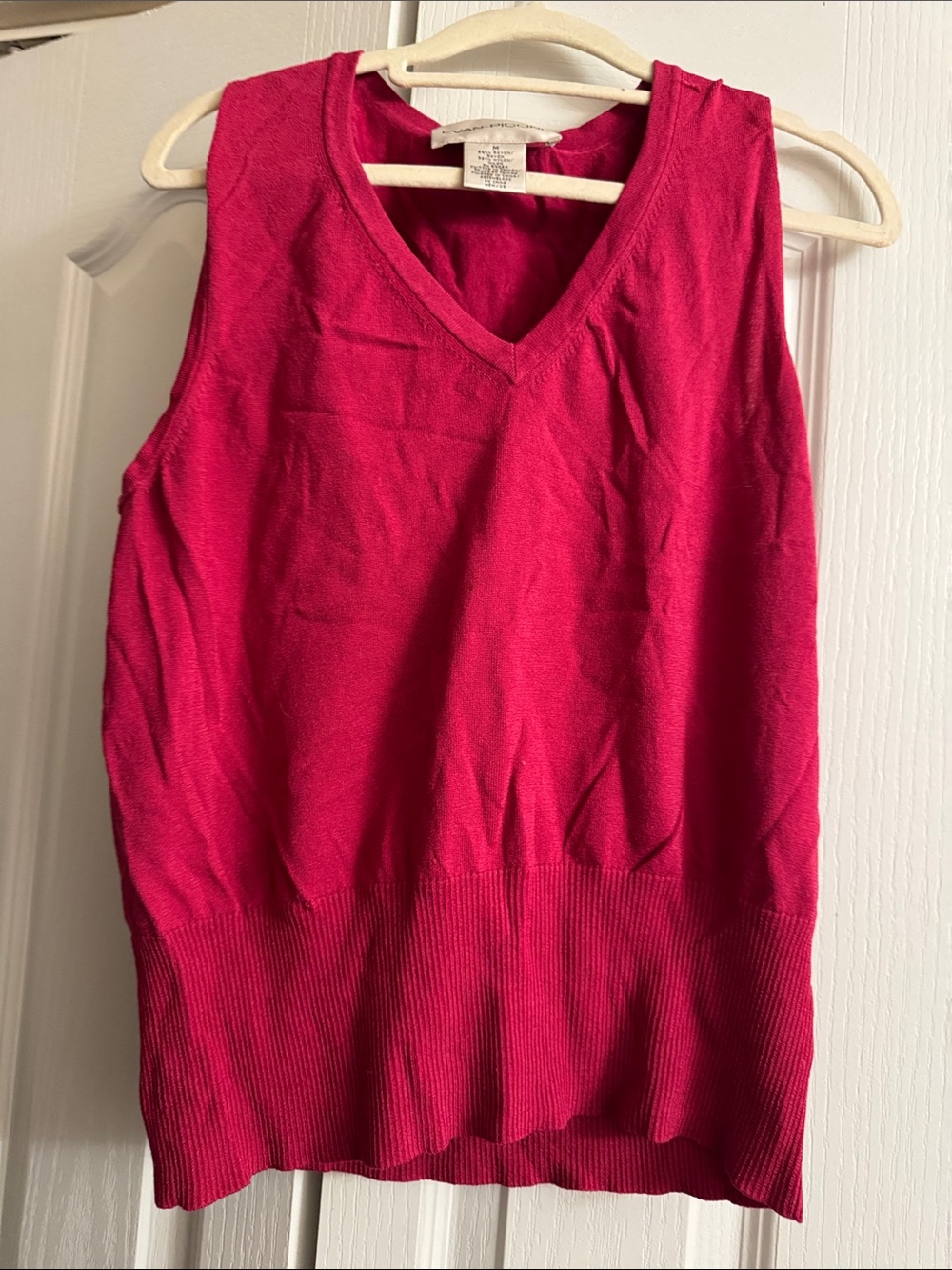 Evan Picone V-Neck Sleeveless Knit Tank in Fuchsia